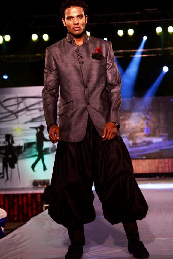 541195_227253930735627_1774567165_n