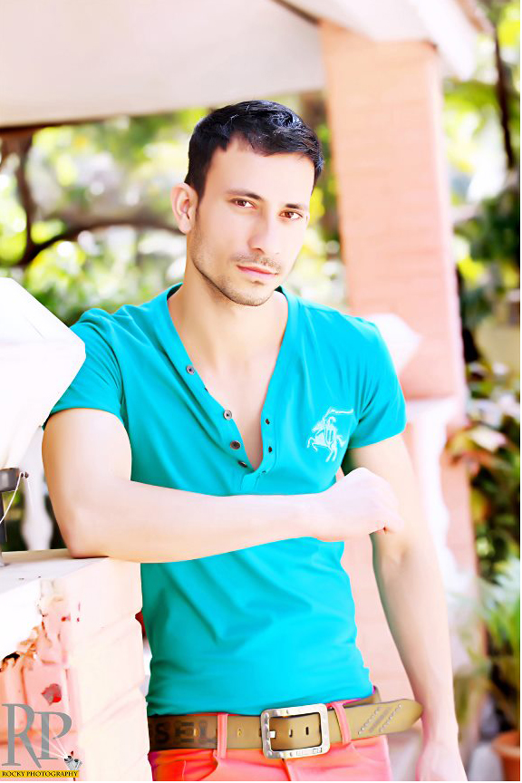 390387_517707561601795_701586257_n