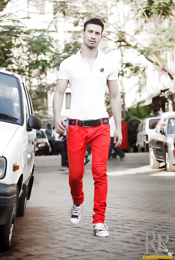 576698_517708388268379_740854111_n