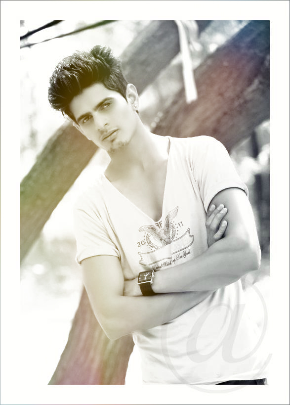 942354_480363765366193_1994303360_n