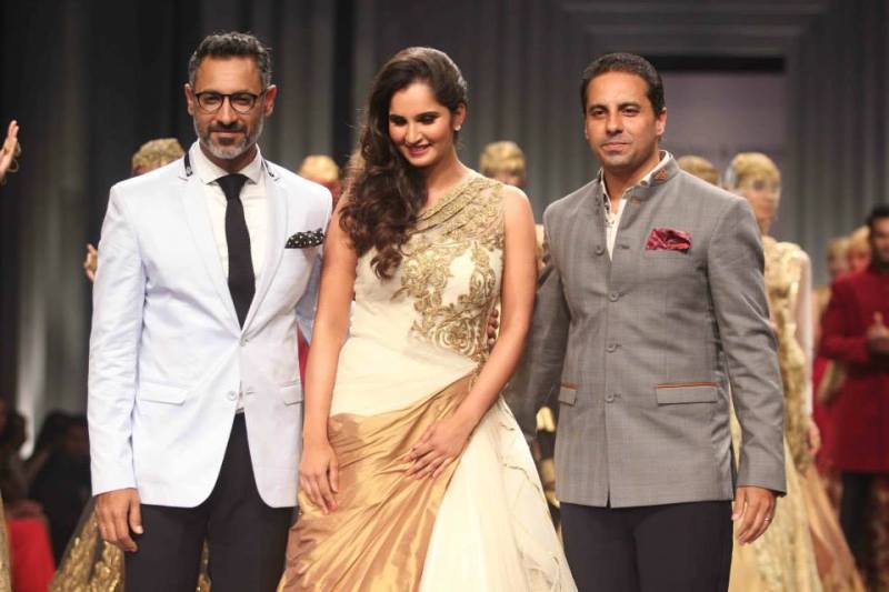 1466140_642152305841936_786444683_n