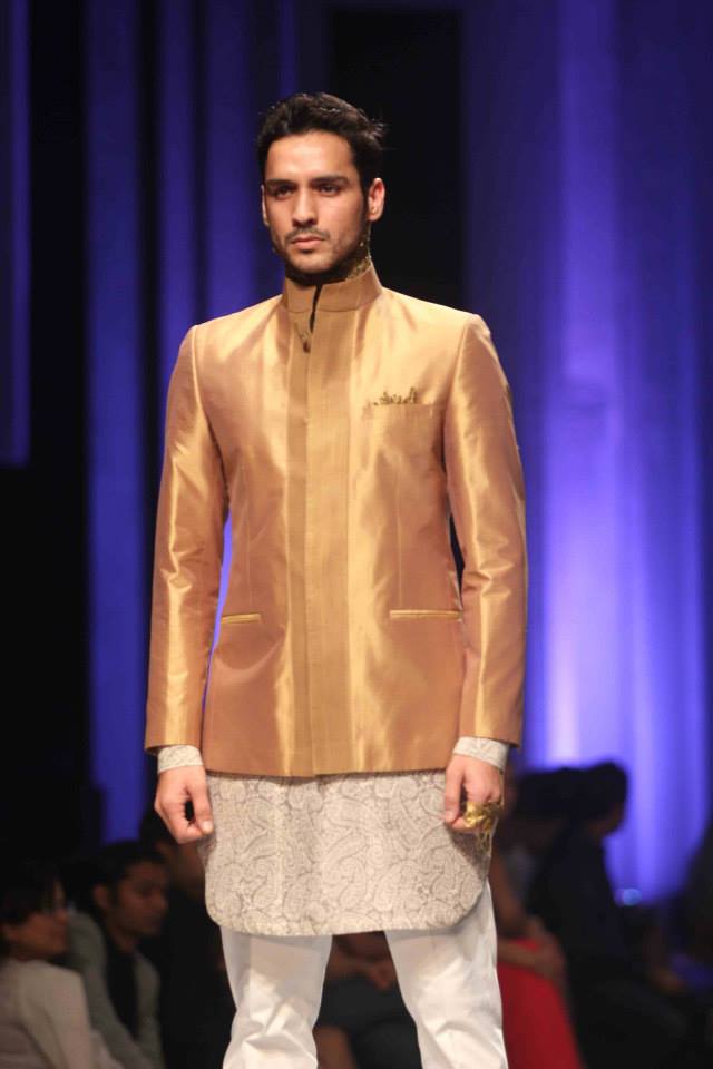 1488031_642152299175270_1674275736_n