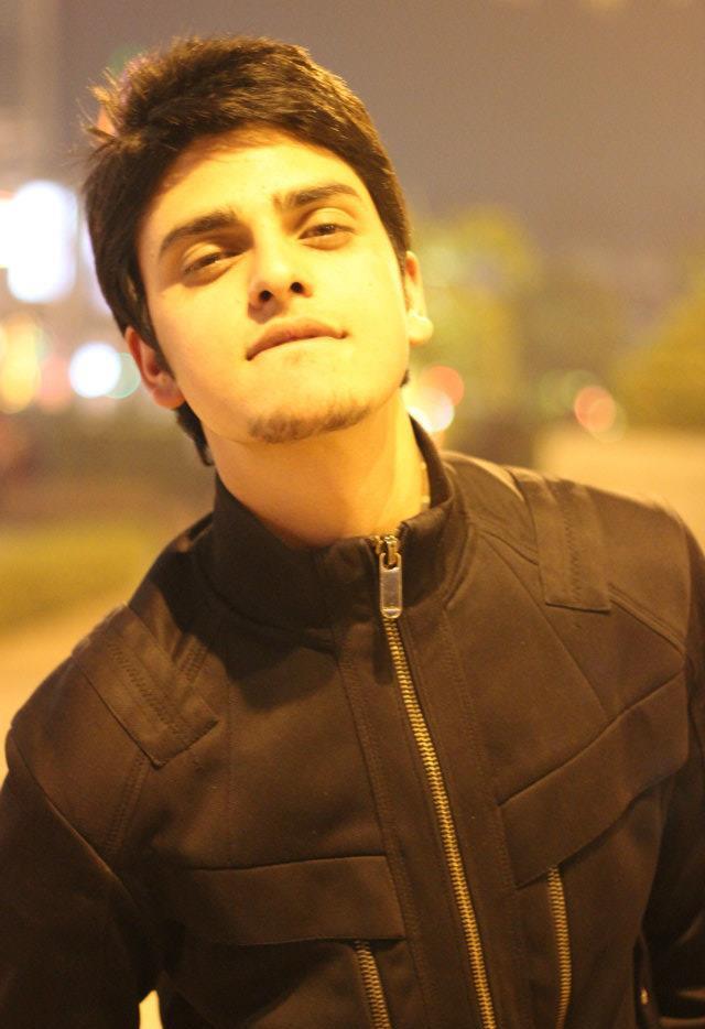 395172_2442718946963_1089800493_n