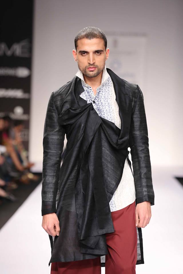 1017141_10151917717000936_1613358946_n