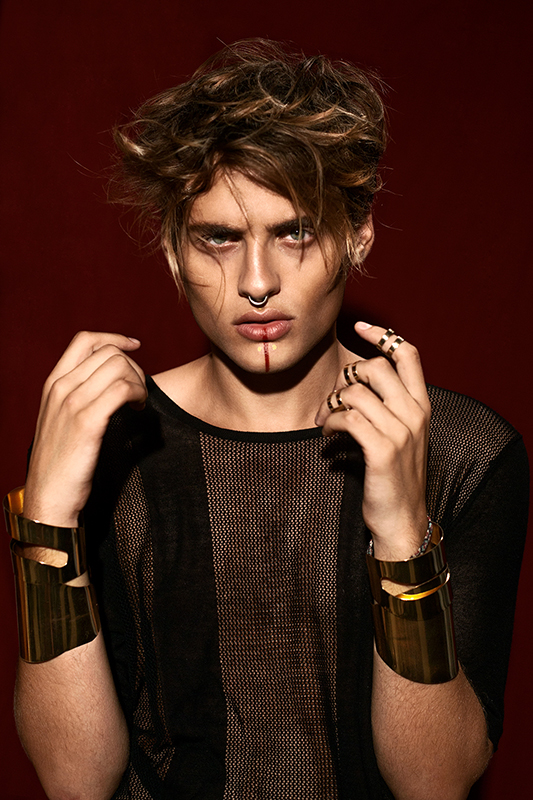 Introducing for the very first time in Fashionably Male artist, light maker and photographer Can Büyükkalkan with a outstanding work starring by Semih Metin Demirkan and Make up by Melis Yılmaz.