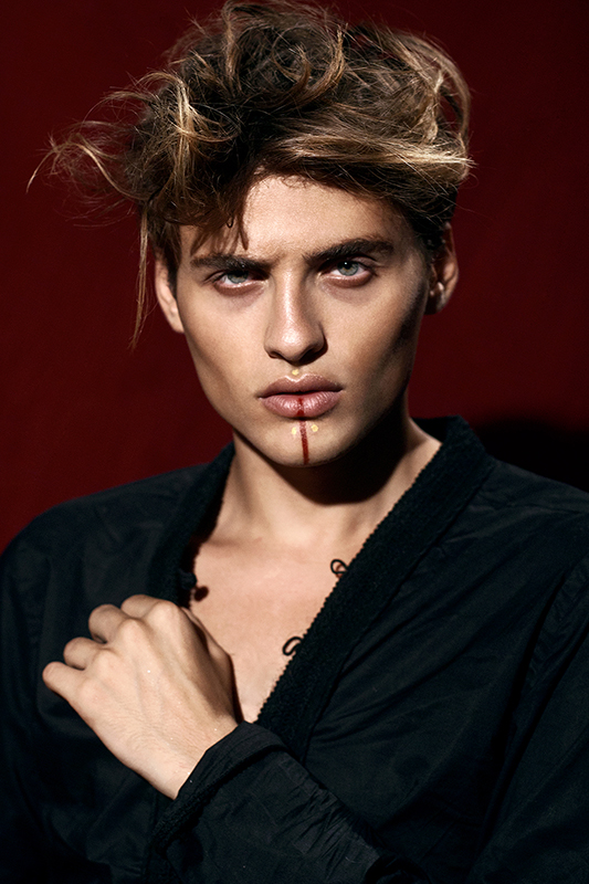 Introducing for the very first time in Fashionably Male artist, light maker and photographer Can Büyükkalkan with a outstanding work starring by Semih Metin Demirkan and Make up by Melis Yılmaz.