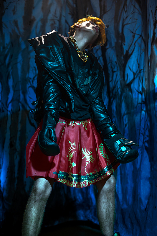 Introducing for the very first time in Fashionably Male artist, light maker and photographer Can Büyükkalkan with a outstanding work starring by Semih Metin Demirkan and Make up by Melis Yılmaz.