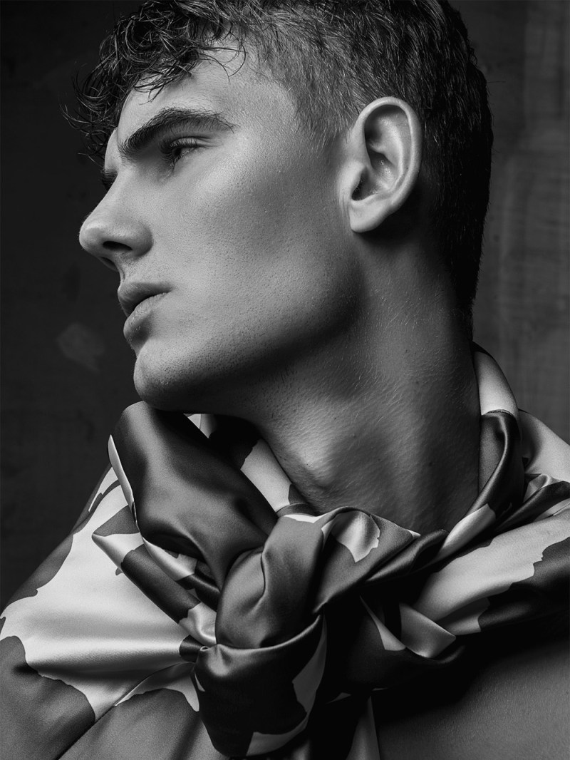 Portrait series by model Allan Lenartowicz shooting by Sergio Rezende.