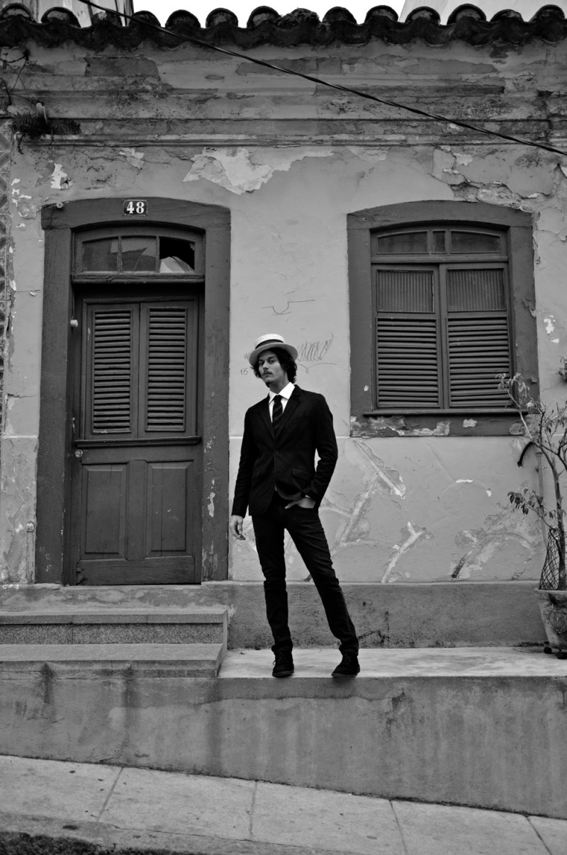 No he's not Johnny Depp! Surprising by it in how much he's look-a-like a healthier version of Depp, he's Felipe Fabrizzi a young Brazilian male model represented by 40 Graus Models playing "The Vintage Malandro"  a work in exclusive for Fashionably Male by Felipe Pilotto. Style: Fine and Dandy NY 