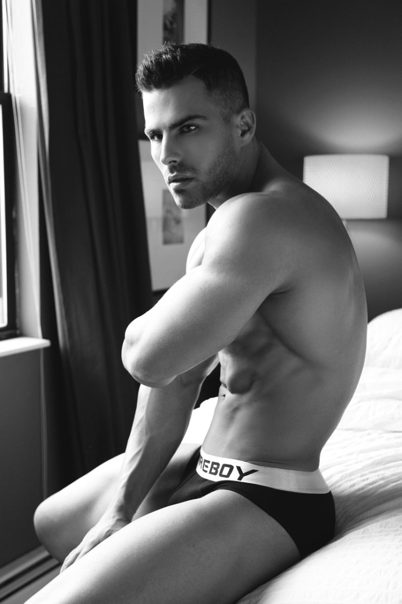 Fitness sensation Roman Khodorov steps in front of the camera of talented Thomas Synnamon. Roman is represented by Andrei Korniv.