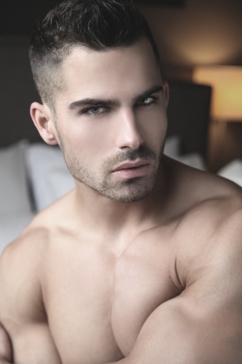 Fitness sensation Roman Khodorov steps in front of the camera of talented Thomas Synnamon. Roman is represented by Andrei Korniv.