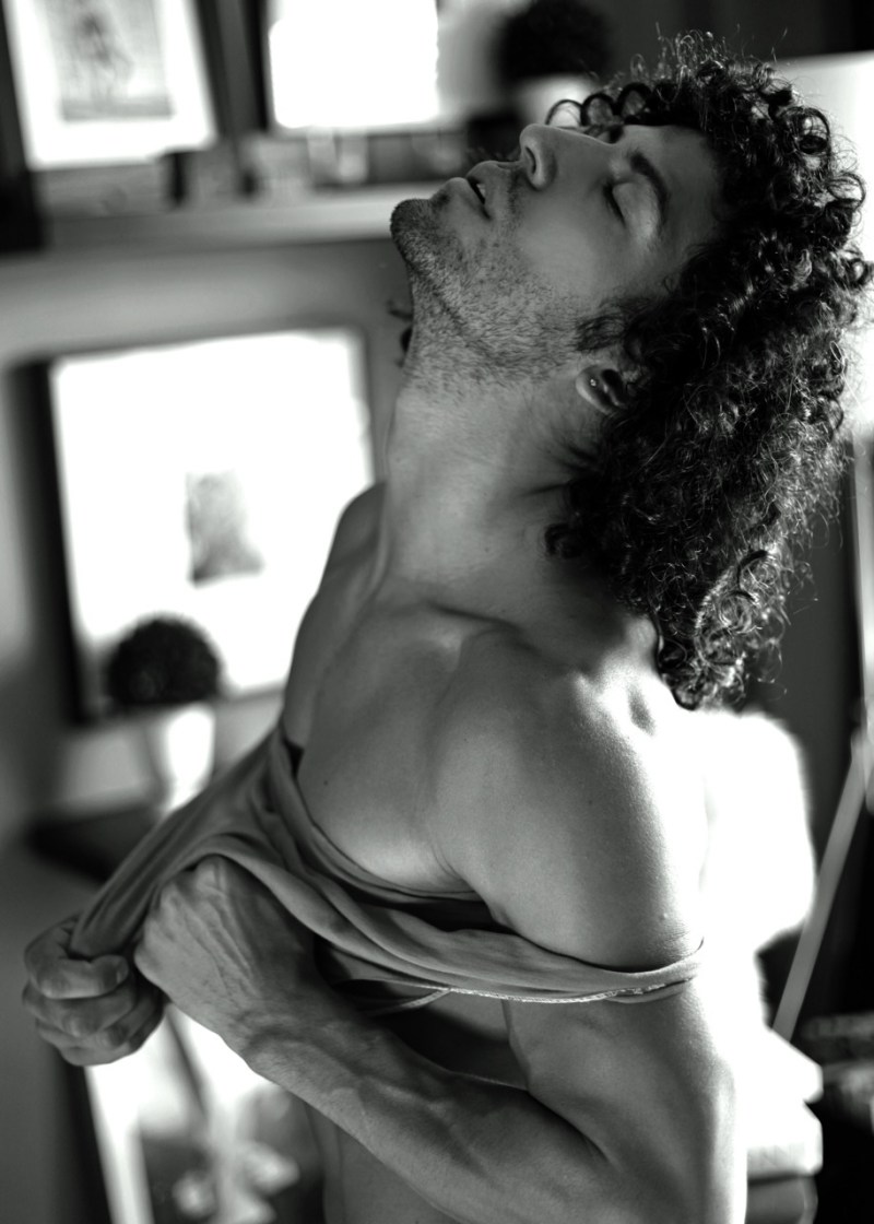 aaron-valenzuela-by-thomas-synnamon-11