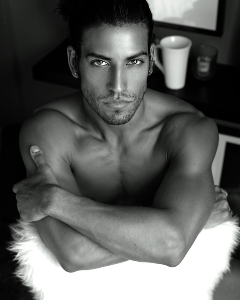 aaron-valenzuela-by-thomas-synnamon-4